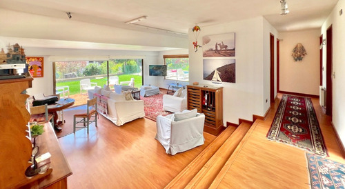 En Venta Encantadora Y Sólida Casa Con Linda Vista, Zapallar