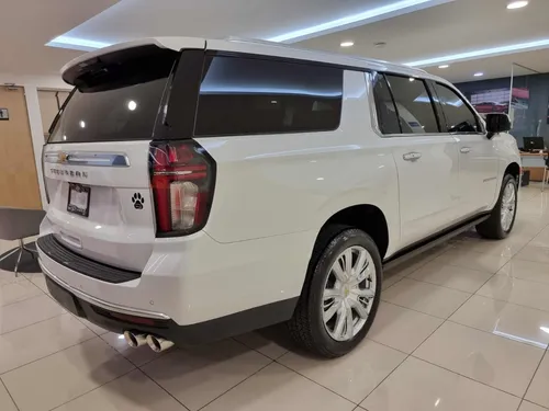 Chevrolet Suburban 5.3 High Country 4X4 At