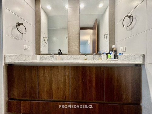Departamento En Venta De 3 Dorm. En Lo Barnechea