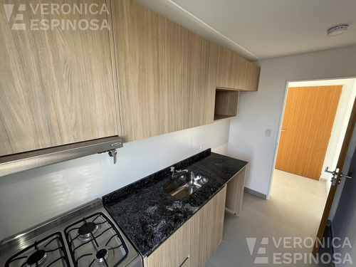 Departamento De Dos Ambientes Con Cochera, En Venta- Ituzaingó Sur