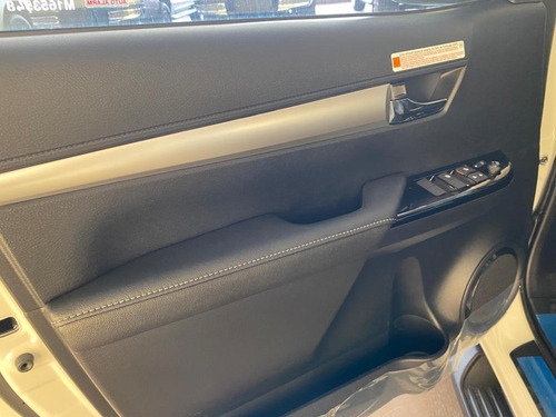 Imagen 10 de 15 de Toyota Hilux Srv 4x4 Manual M/t 0km - Año 2022 Disponible