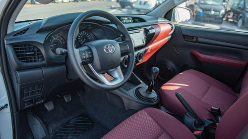 Imagen 7 de 12 de Toyota Hilux 2.4d Mt Manual Window 2022 Modelo