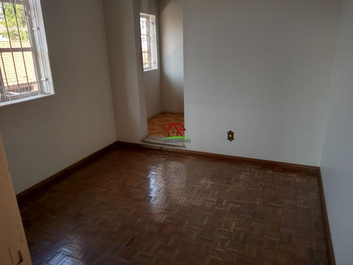 Imagem 10 de 17 de Ótima Casa De 03 Quartos E 03 Vagas No Santa Mônica! - 2635