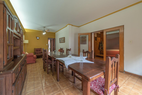 Casa De 5 Ambientes Con Patio Y Parrilla