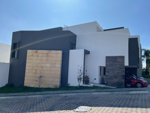 Exclusiva Casa En Venta. Ubicada En El Mejor Cluster De Lomas . Unica Por Sus Espacios. Aceptamos Tu Credito