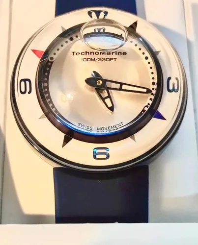 Reloj technomarine con agua adentro sale
