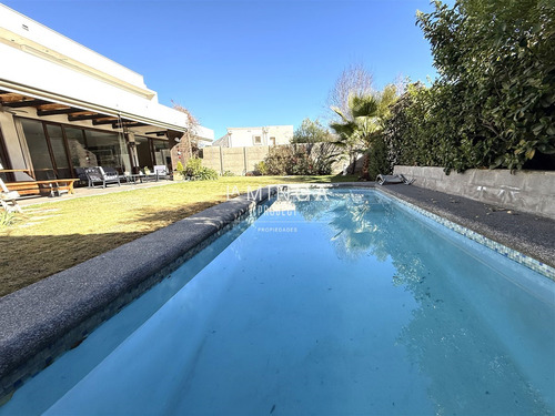 Casa En Venta De 6 Dorm. En Lo Barnechea