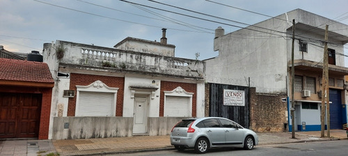 Casa Y Galpón A Reciclar Mas Terreno Libre Doble Frente 