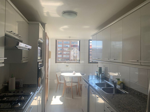 Arriendo Dpto. De 3 Dorm. Mas Servicios En Las Condes