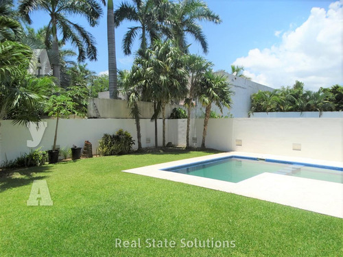 Casa En Venta, 4 Recámaras, 10 Paneles Solares, Piscina, Residencial Cumbres, Cancún