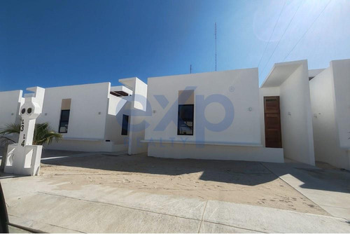 Casa De 3 Recámaras En Privada Residencial A 2 Calles De La Playa - Preventa