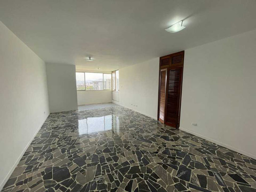 Se Vende Apartamento 103m2 El Marques 7611