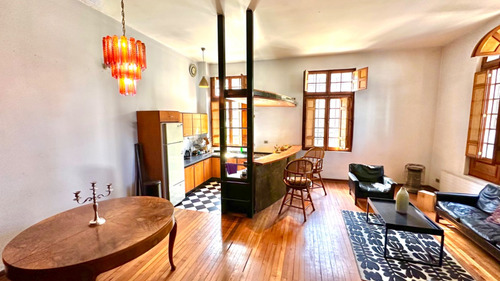 Casa Tres Niveles Barrio Histórico Doble Altura Muy Luminosa
