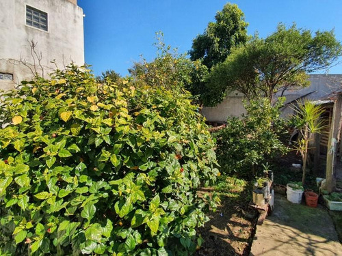 Imagen 9 de 13 de Dos Casas De Un Dormitorio Cochera Y Jardín ! Laprida Y Catamarca