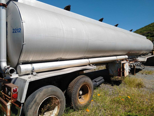 Imagen 4 de 13 de Tanque Semiremolque De Combustible Marca Custom Trailer Inc