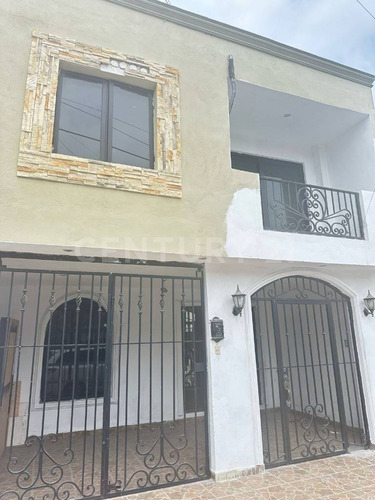 Casa En Venta En Col. Hacienda Los Cantu En Escobedo