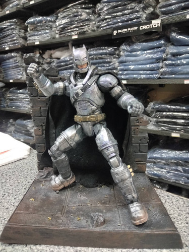Dc Multiverse Batman Armored, Personalizado Rústico!! (Usado)