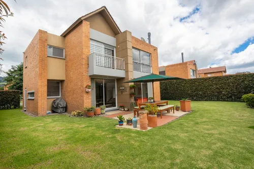 Casa En Venta En Hacienda Fontanar. Cod V14595