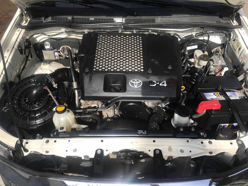 Imagen 12 de 12 de Toyota Hilux 3.0 Cd Sr C/ab 171cv 4x4 - C3 2014