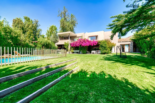 Piedra Roja, Remodelada En Condominio Con Cancha D...