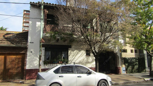 Imagen 2 de 22 de Casa En Venta En Quilmes Residencial. Frente A Plaza De La Cruz!!!!