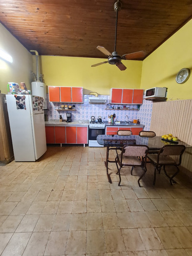 Apta Crédito!!! Excelente Oportunidad A La Venta, Se Trata De Una Propiedad Ubicada En La Calle Hipólito Yrigoyen 1200.