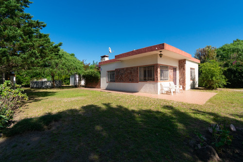 Venta Casa Parque Del Plata, 4 Dorm, 2 Baños, Cochera Y Fondo