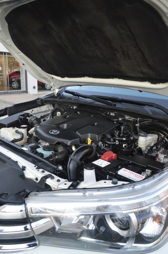Imagen 13 de 16 de Toyota Hilux Srx At 4x4