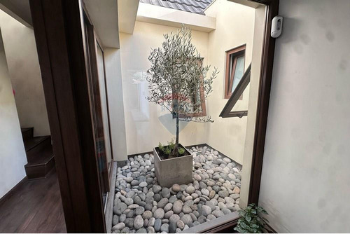 Bella Casa En Las Condes, Se Acepta Novacion