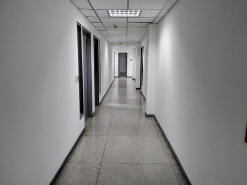 Imagen 2 de 10 de Se Vende Edificio De Oficinas Comercial Los Ruices Estacionamiento Impècable Conservacion