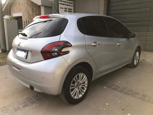 Imagen 4 de 15 de Peugeot 208 2020 1.6 Allure