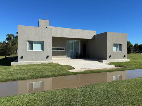 Casa En  Venta En Islas Del Delta De Tigre