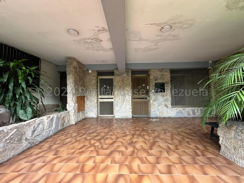 Amplio Apartamento En La Urb. La Esperanza (rgpr) Mls #25-3749
