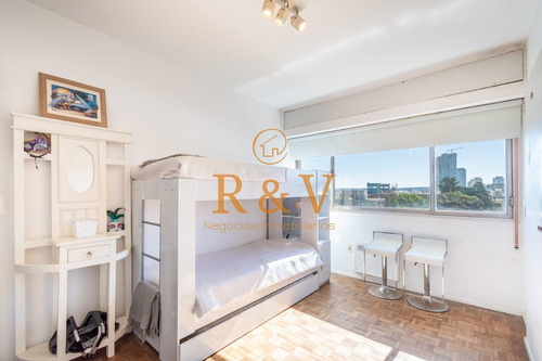 Imagen 7 de 23 de Apartamento De Dos Dormitorios En Venta Reciclado En Venta