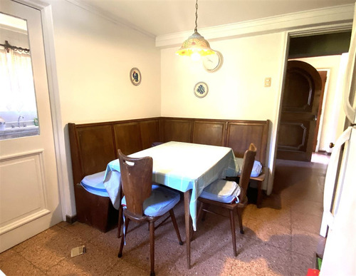 Casa En Venta De 6 Dorm. Frente A La Playa De Zapallar