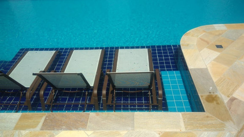Imagem 4 de 8 de Kit De Piscina Espreguiçadeiras, 6 Cadeiras E Mesas Aluminio