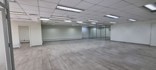Oficina Totalmente Renovada A Pasos De Metro Santa Lucia