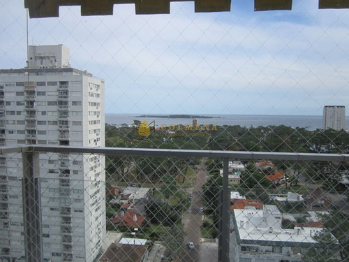 Apartamento En Muy Buena Ubicacion, De 2 Dor, 2 Baños Con Balcon Con Parrillero Con Linda Vista. Consulte!!!!!!!!- Ref: 1991