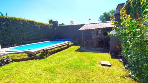 Venta Casa 3 Amb. Reciclada Con Jardín, Pileta, Quincho Y Playroom!!!