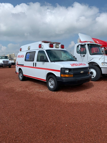 Imagen 1 de 15 de Ambulancia De Traslado T2 Chevrolet Express Modelo 2008