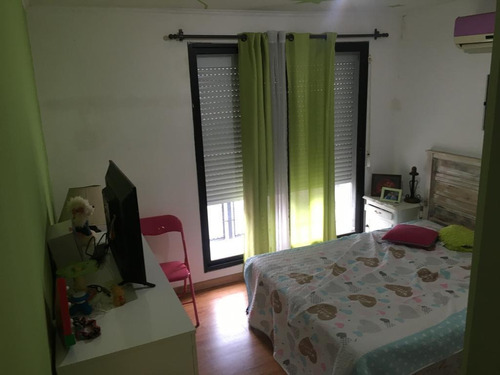 Vende Casa 3 Dormitorios, 2 Baños, Garaje, Barbacoa , Azotea