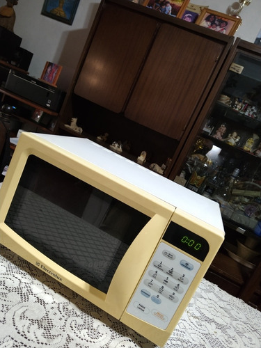 Mícroondas Electrolux.
