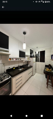 Cobertura De Três Quartos E Dois Banheiros
