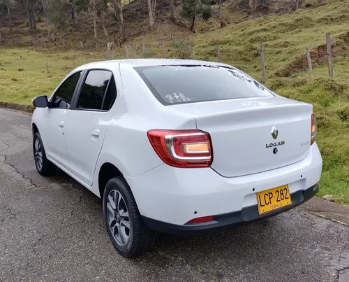 Renault Logan 1.6 Privilege / Intens