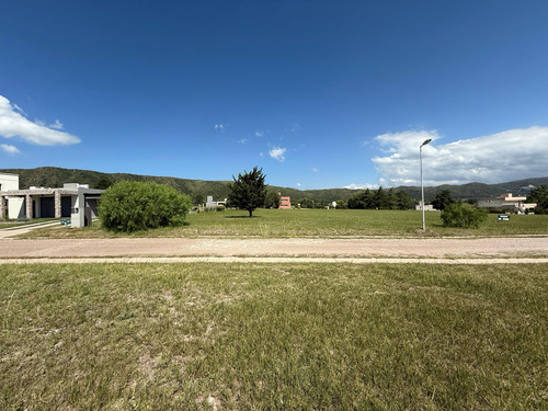 Terreno En Venta En Carlos Paz Golf - 912 Metros - Lote Central