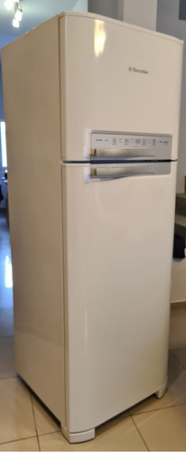 Heladera no frost Electrolux DF50 blanca con freezer 430L