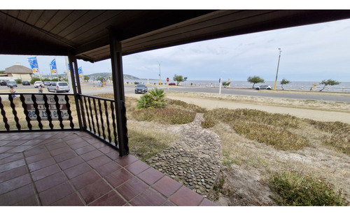 Vende Casa 3 Dormitorios, 2 Baños - Frente A La Rambla
