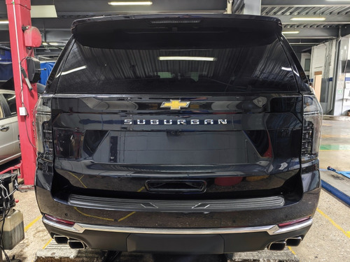 Chevrolet Suburban HIGH COUNTRY