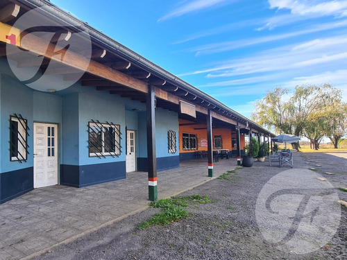 Oportunidad De Inversión En San Pedro Sobre Ruta 9 I Parador La Granja Con Salón Para 850 Comensales I Con Bajada Oficial Sobre Rn9 I Una Casa Con Pileta