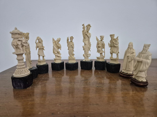 Figuras De Simil Marfil Antiguas Gris (Usado)
